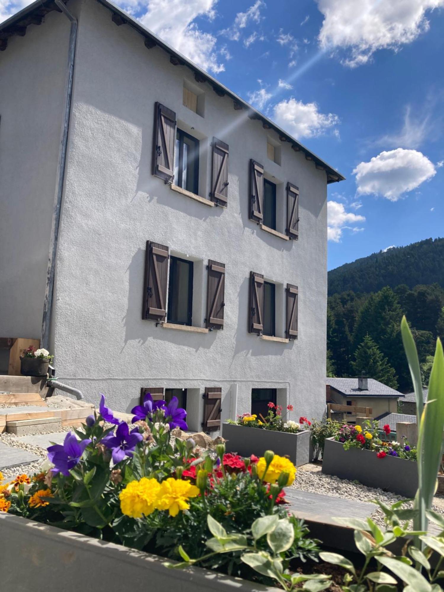 Maison Canelle Le Clos Des Ours Matemale Exteriör bild