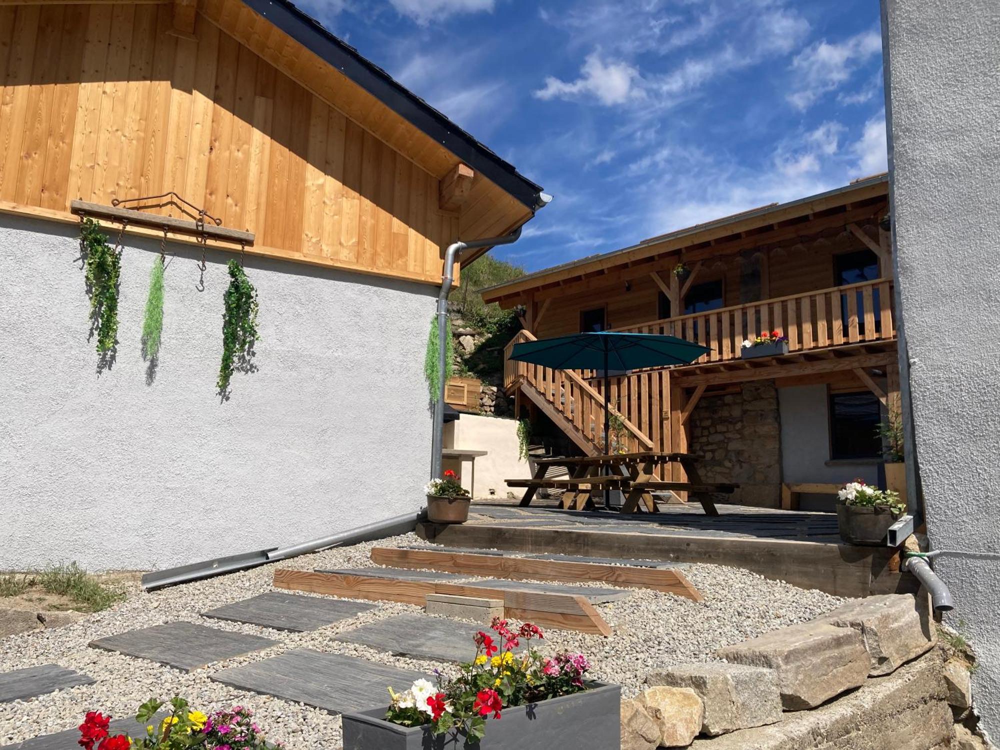 Maison Canelle Le Clos Des Ours Matemale Exteriör bild