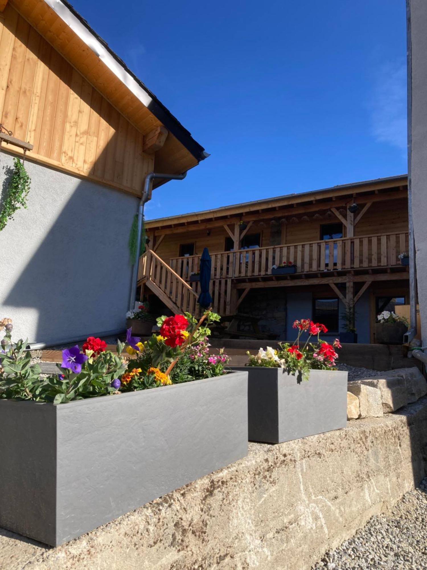 Maison Canelle Le Clos Des Ours Matemale Exteriör bild